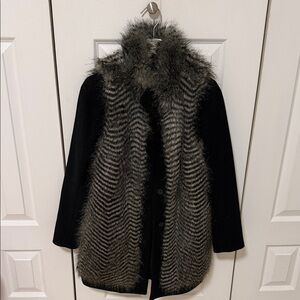 Chic Black Coat with Faux Fur Trim